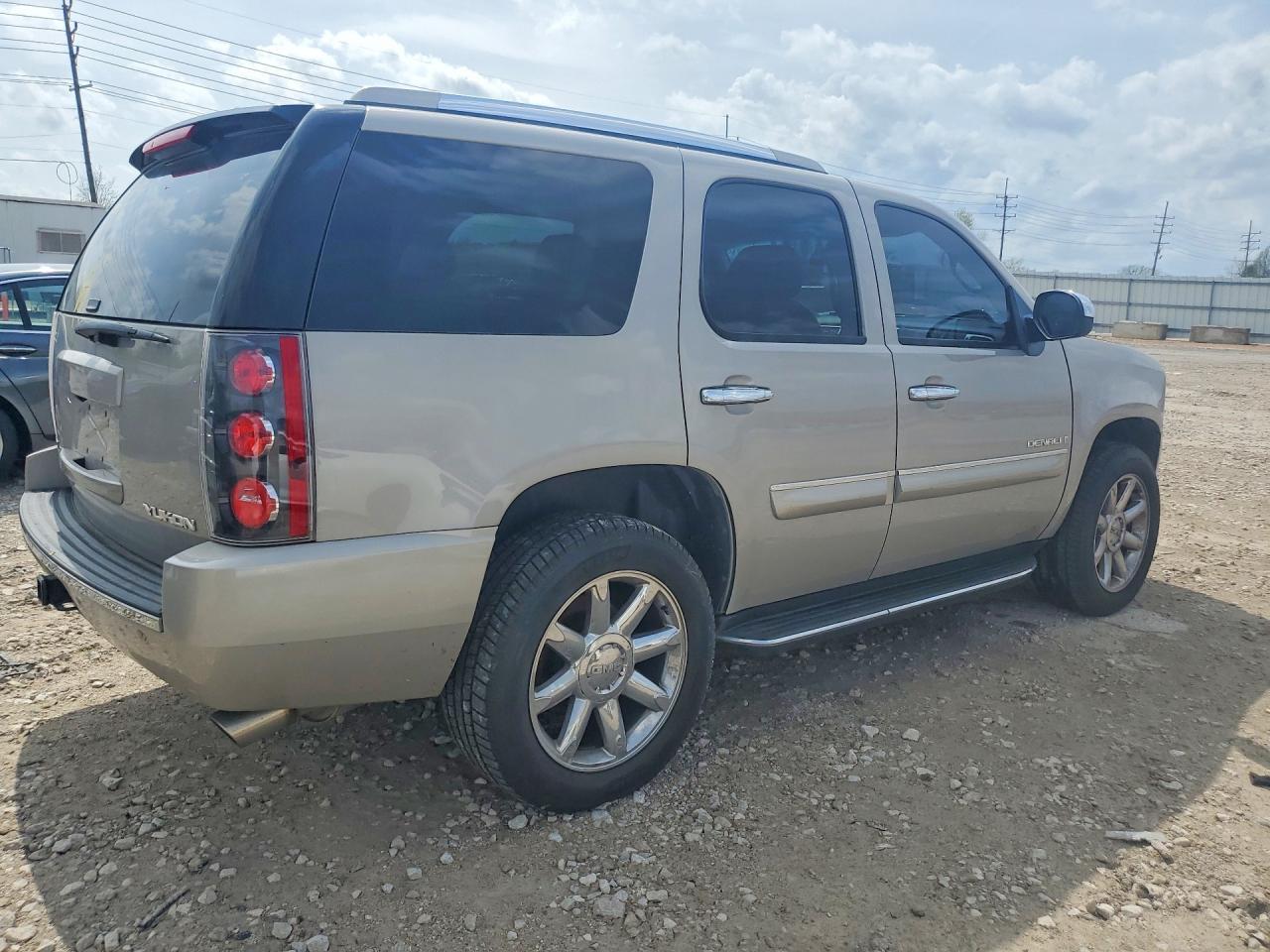 2007 GMC Yukon Denali - Image 3