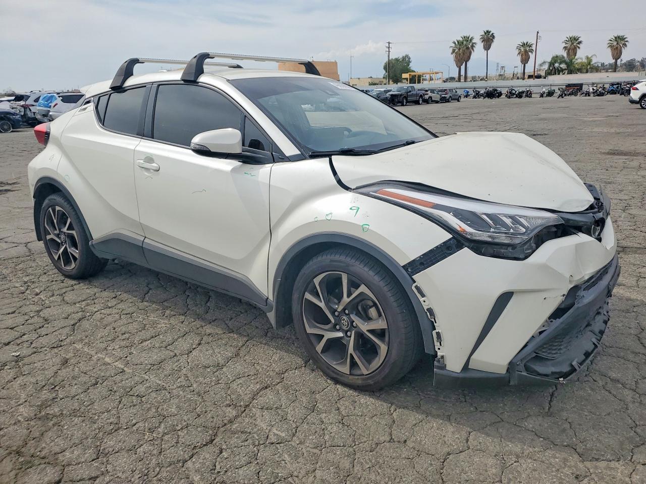 2020 Toyota C-Hr Xle - Image 4