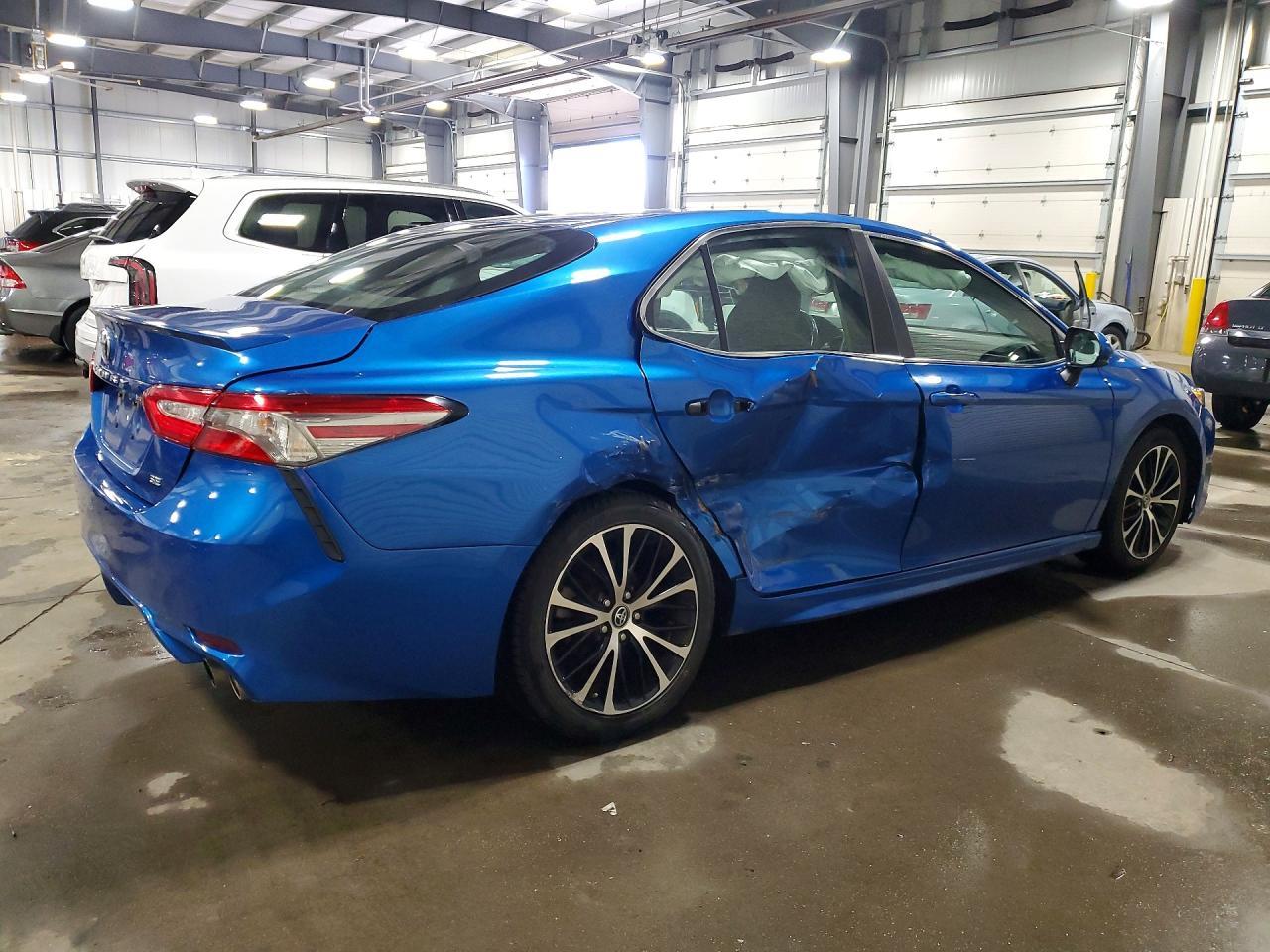 2018 Toyota Camry Se - Фото 3