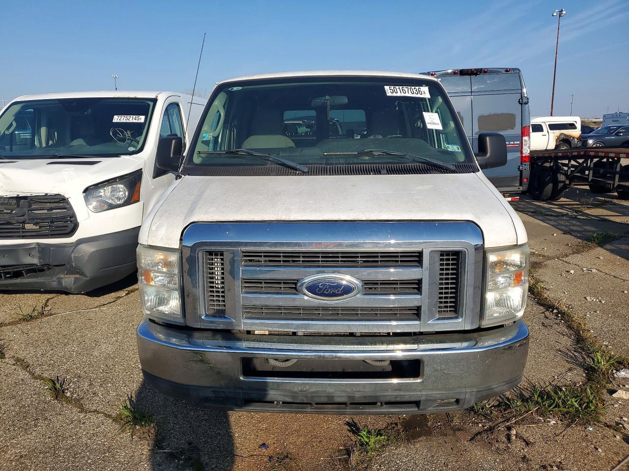 2010 Ford Econoline E350 Super Duty Wagon - Image 5