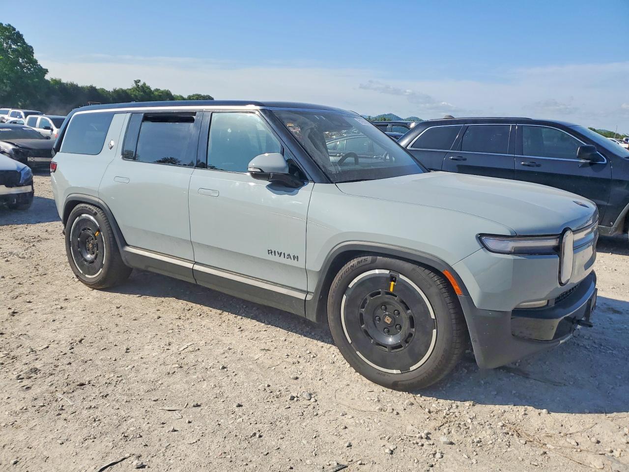 2025 Rivian R1S Adventure - Фото 4