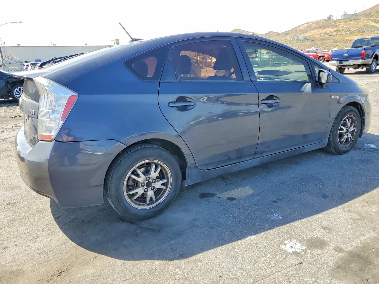 2011 Toyota Prius Two - Фото 3