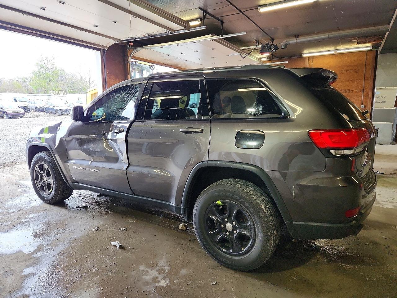 2015 Jeep Grand Cherokee Laredo - Фото 2