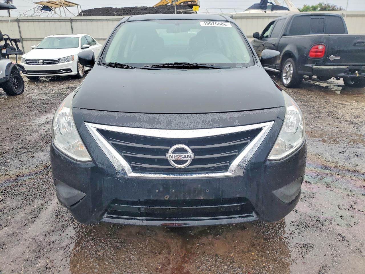 2018 Nissan Versa Sv - Image 5