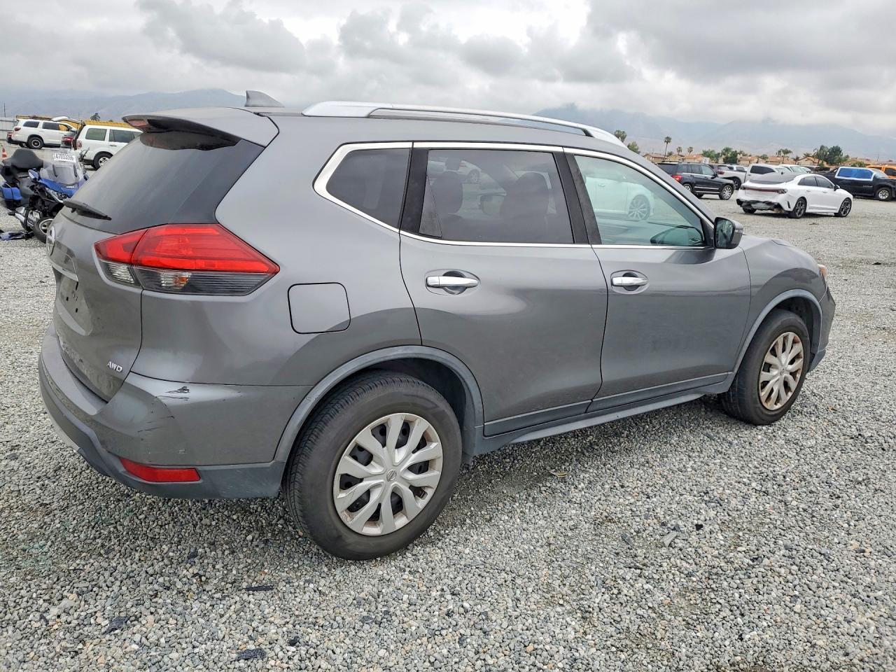 2017 Nissan Rogue S - Фото 3