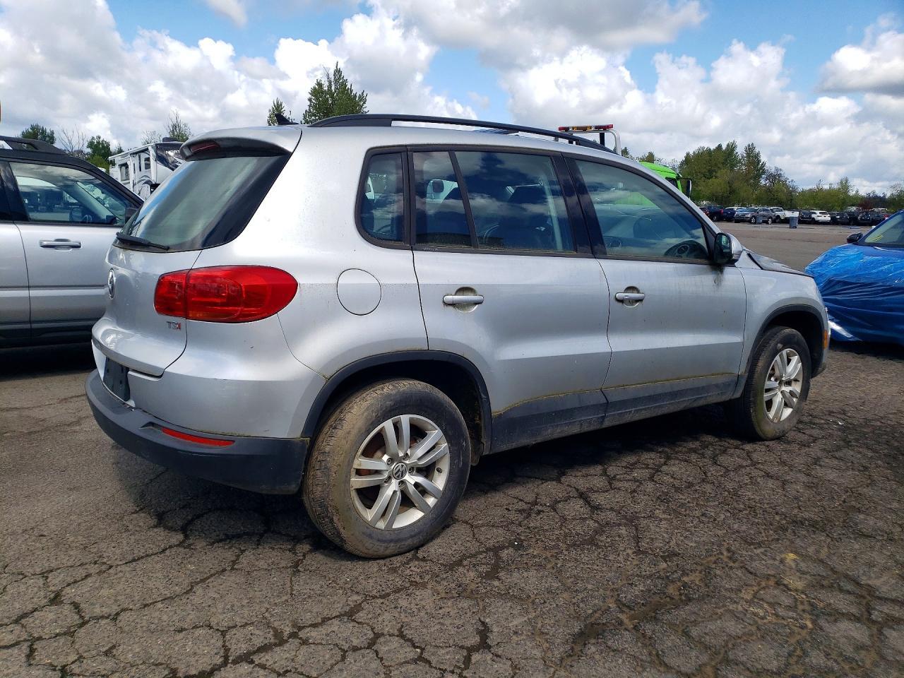 2017 Volkswagen Tiguan S - Фото 3