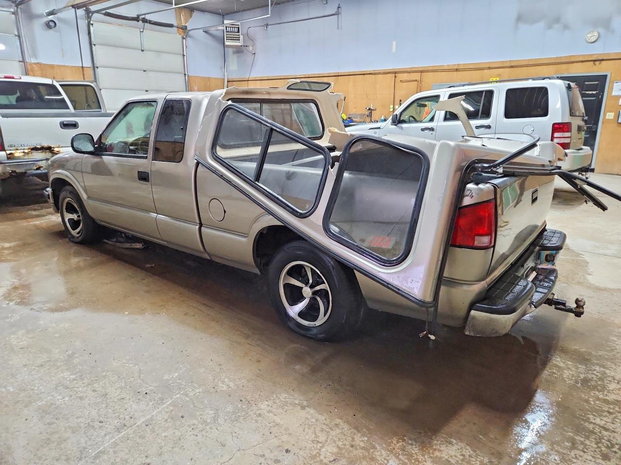 1998 Chevrolet S Truck S10 - Фото 2