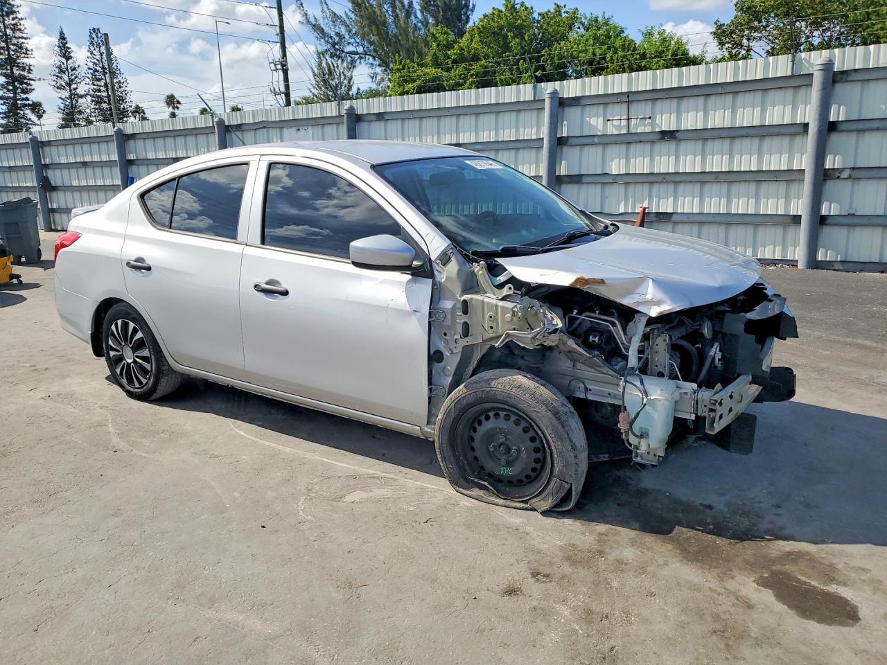 2018 Nissan Versa S Plus - Фото 4