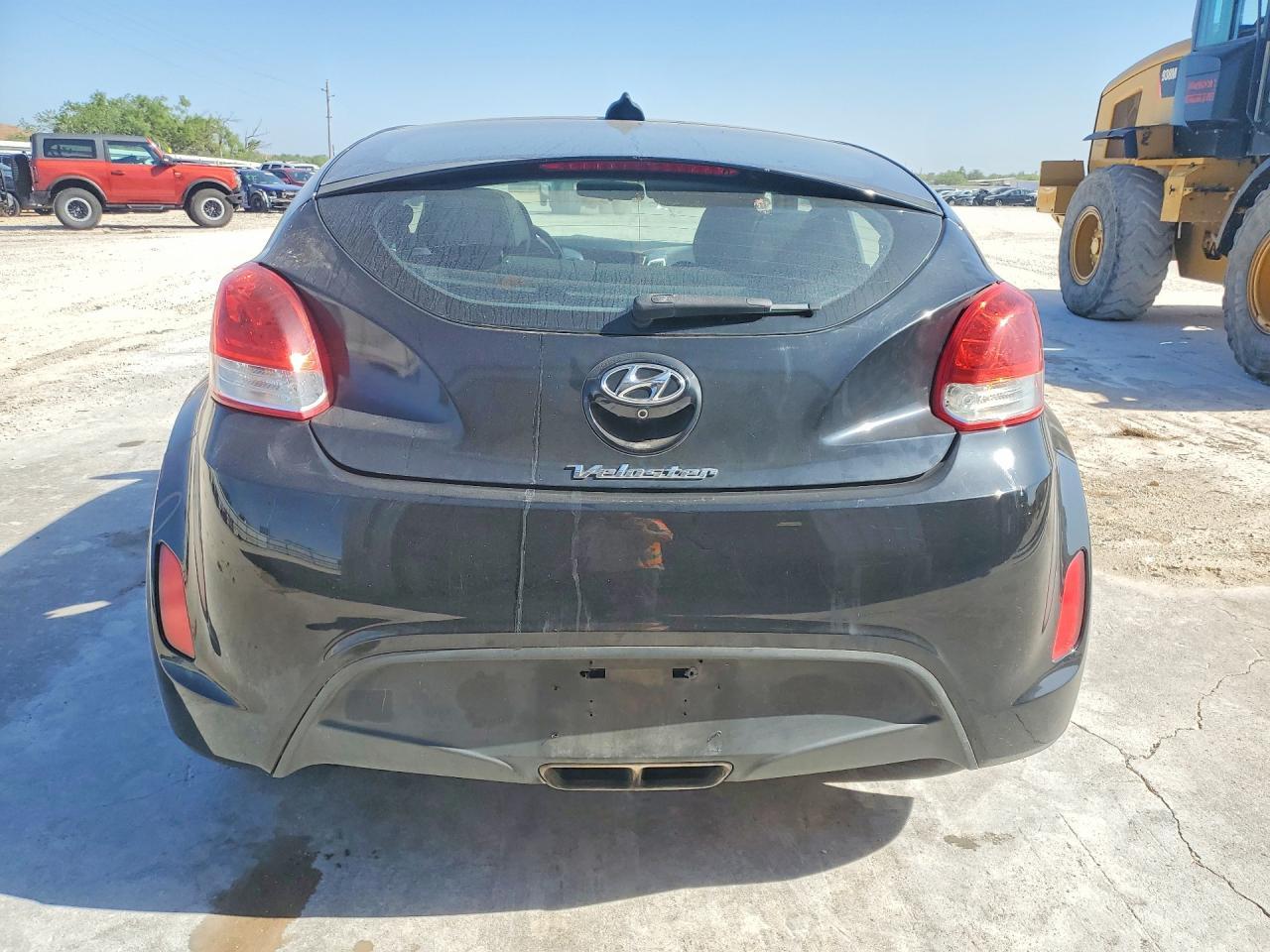 2017 Hyundai Veloster Base - Image 6