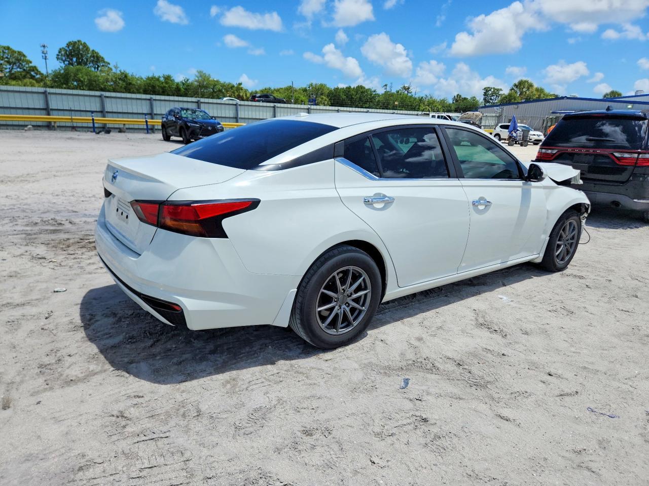 2020 Nissan Altima S - Image 3