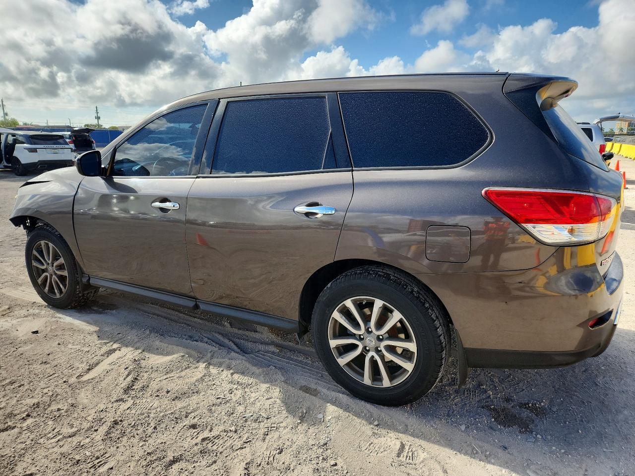 2015 Nissan Pathfinder S - Фото 3