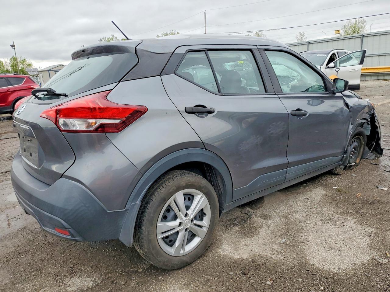 2019 Nissan Kicks S - Image 3