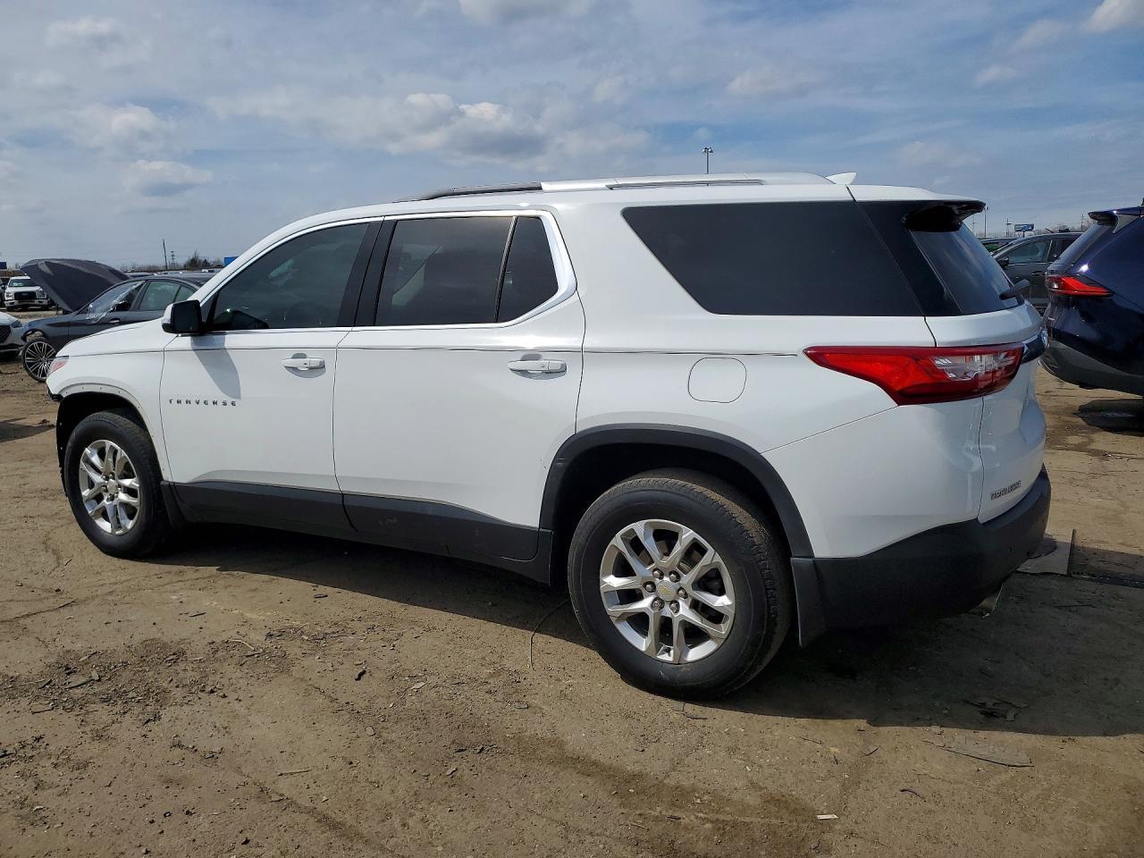 2018 Chevrolet Traverse Lt - Фото 2