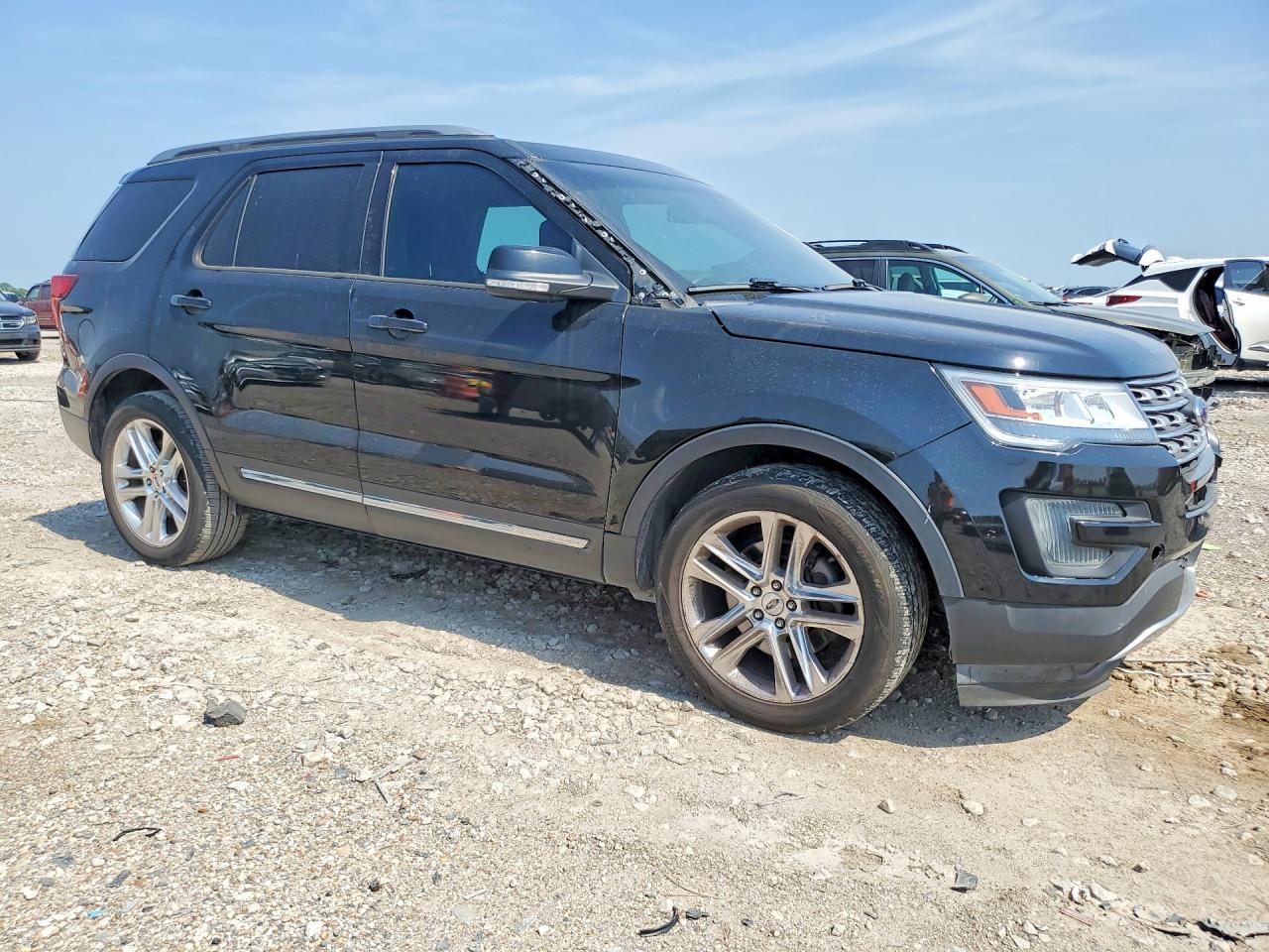 2017 Ford Explorer Xlt - Image 4