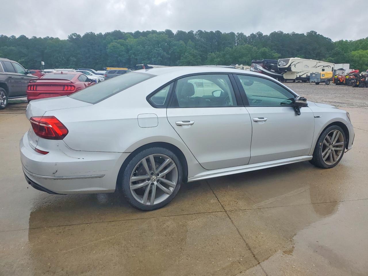 2018 Volkswagen Passat S - Фото 3