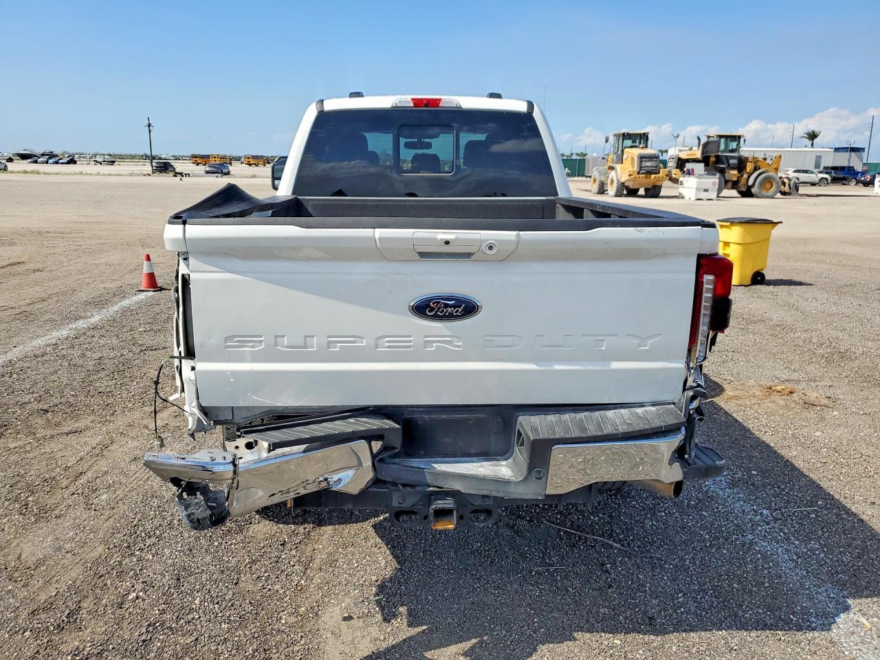 2025 Ford F250 Super Duty - Image 6