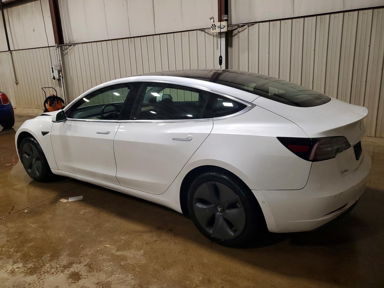 2020 Tesla Model 3 - Фото 2