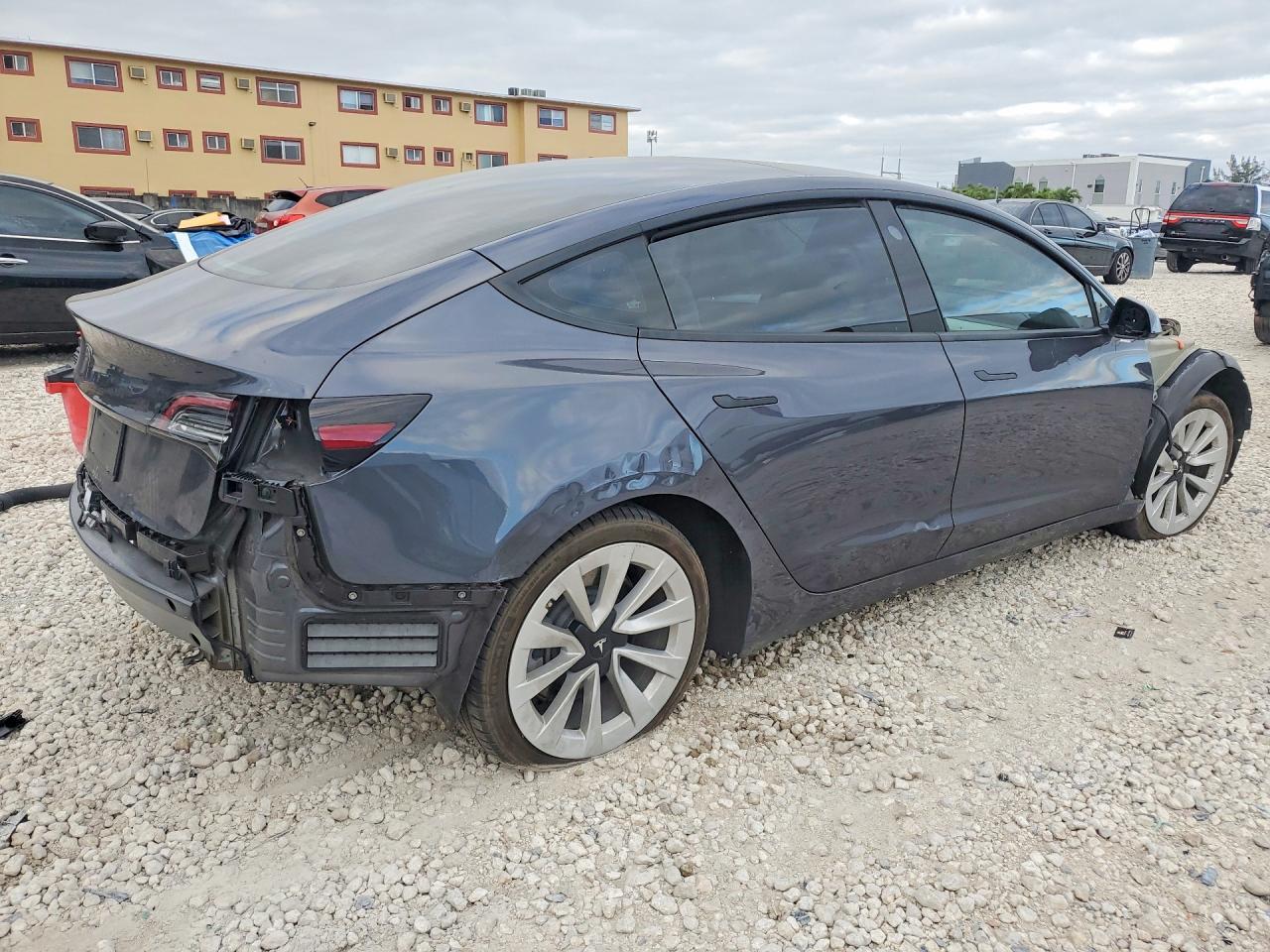 2022 Tesla Model 3 - Фото 3
