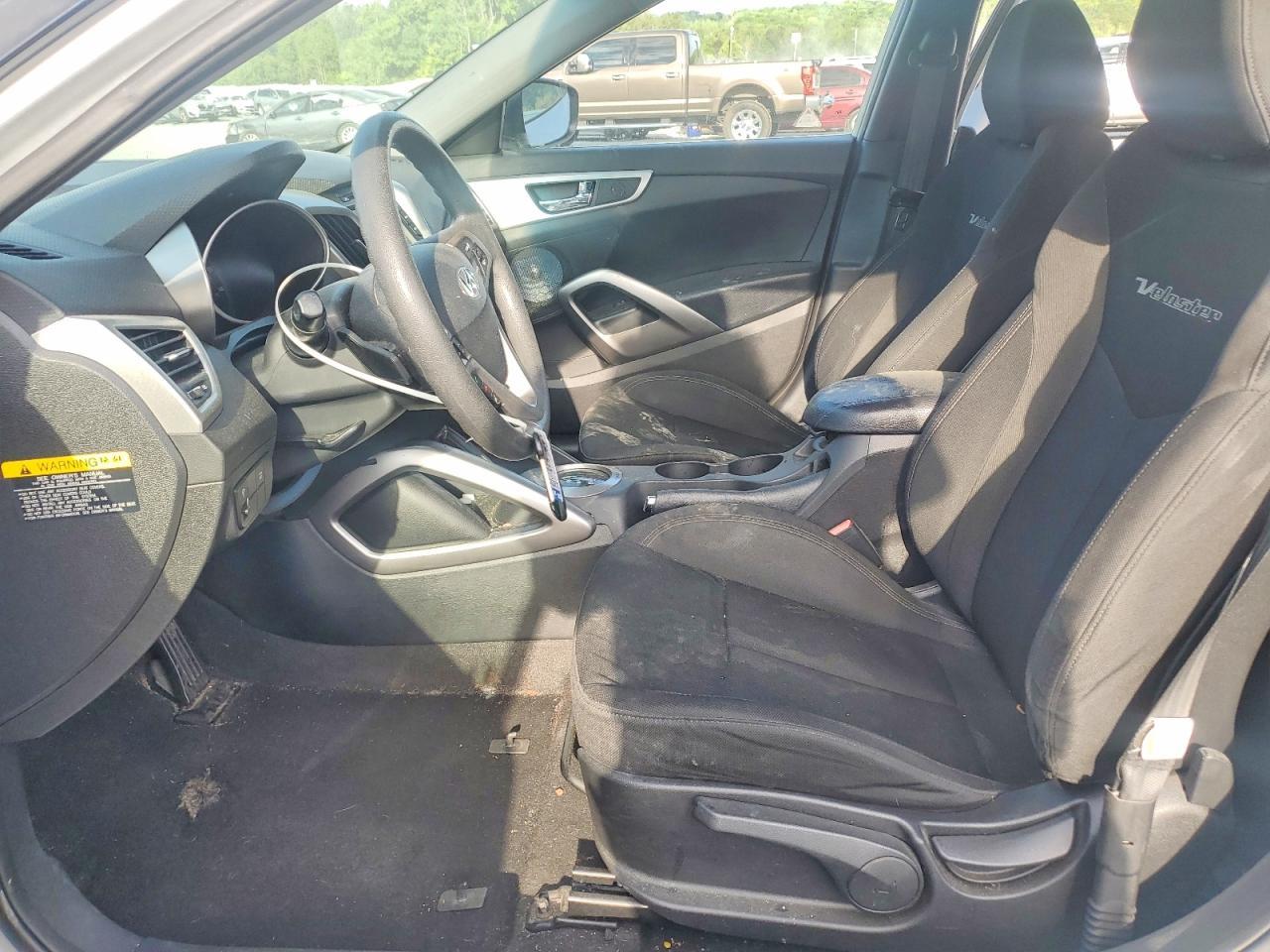 2013 Hyundai Veloster Base - Image 7