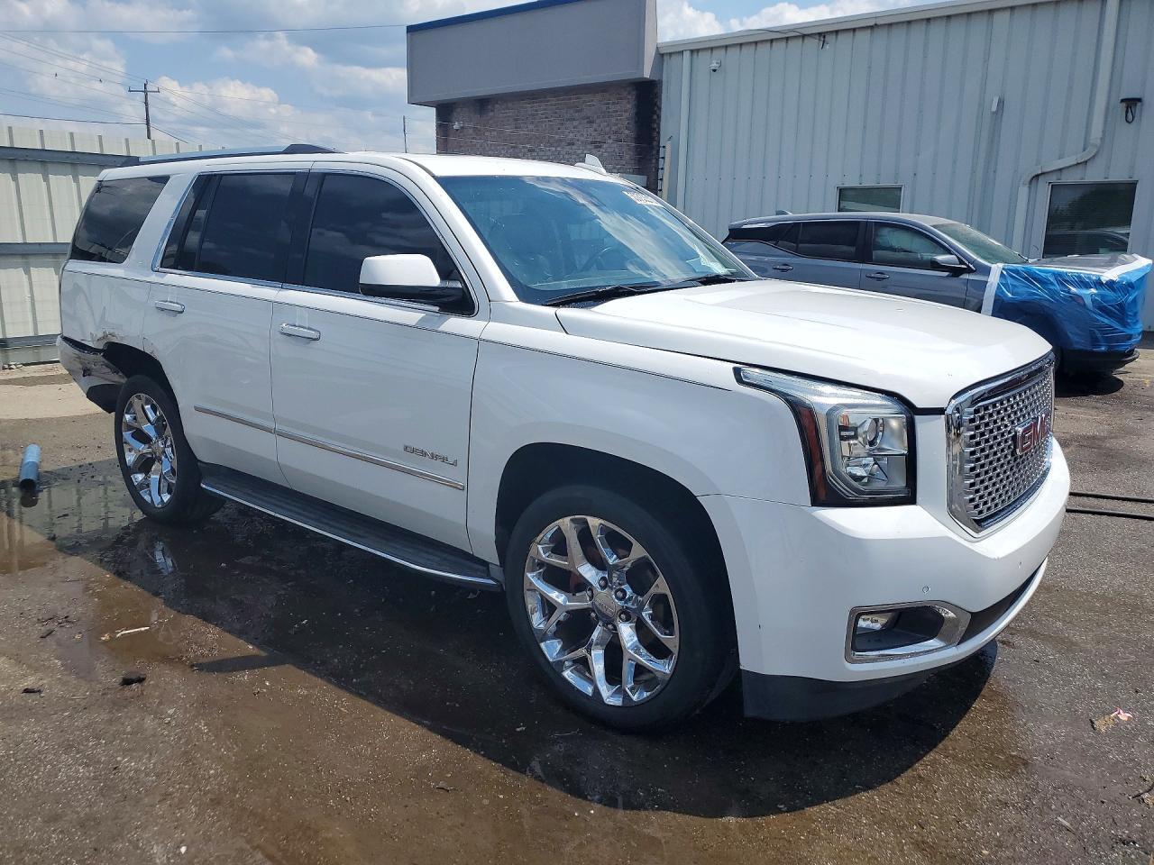 2015 GMC Yukon Denali - Image 4