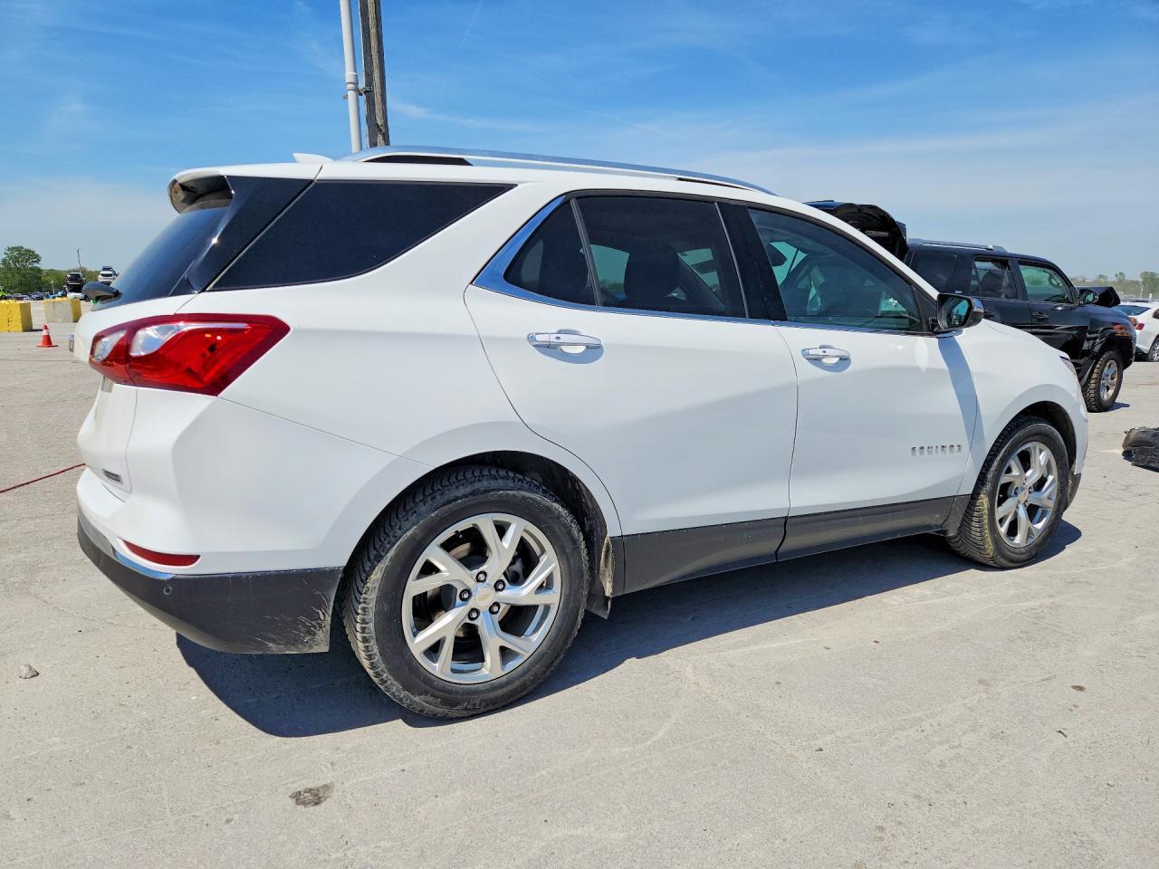 2018 Chevrolet Equinox Premier - Image 3