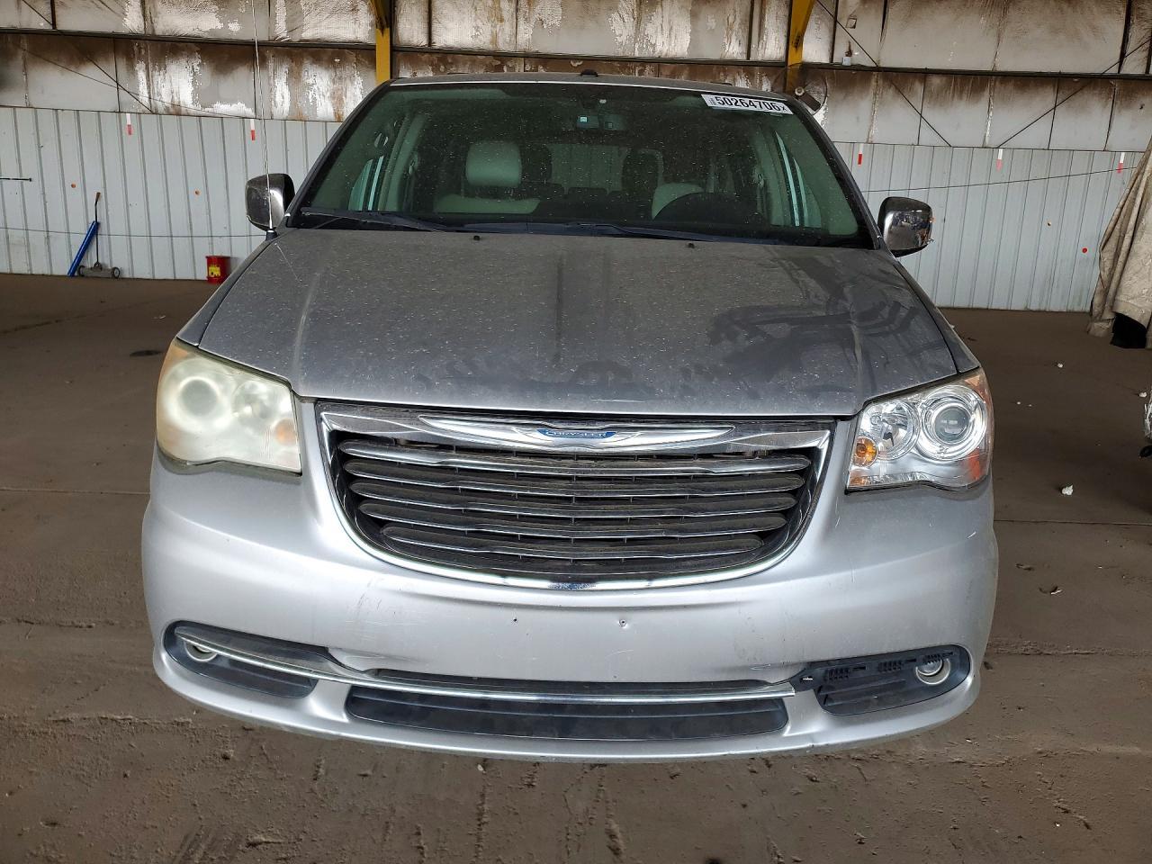 2011 Chrysler Town & Country Limited - Фото 5