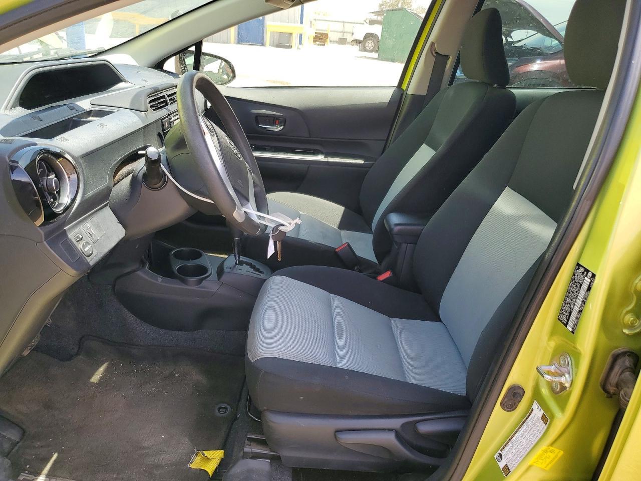 2016 Toyota Prius C Two - Фото 7