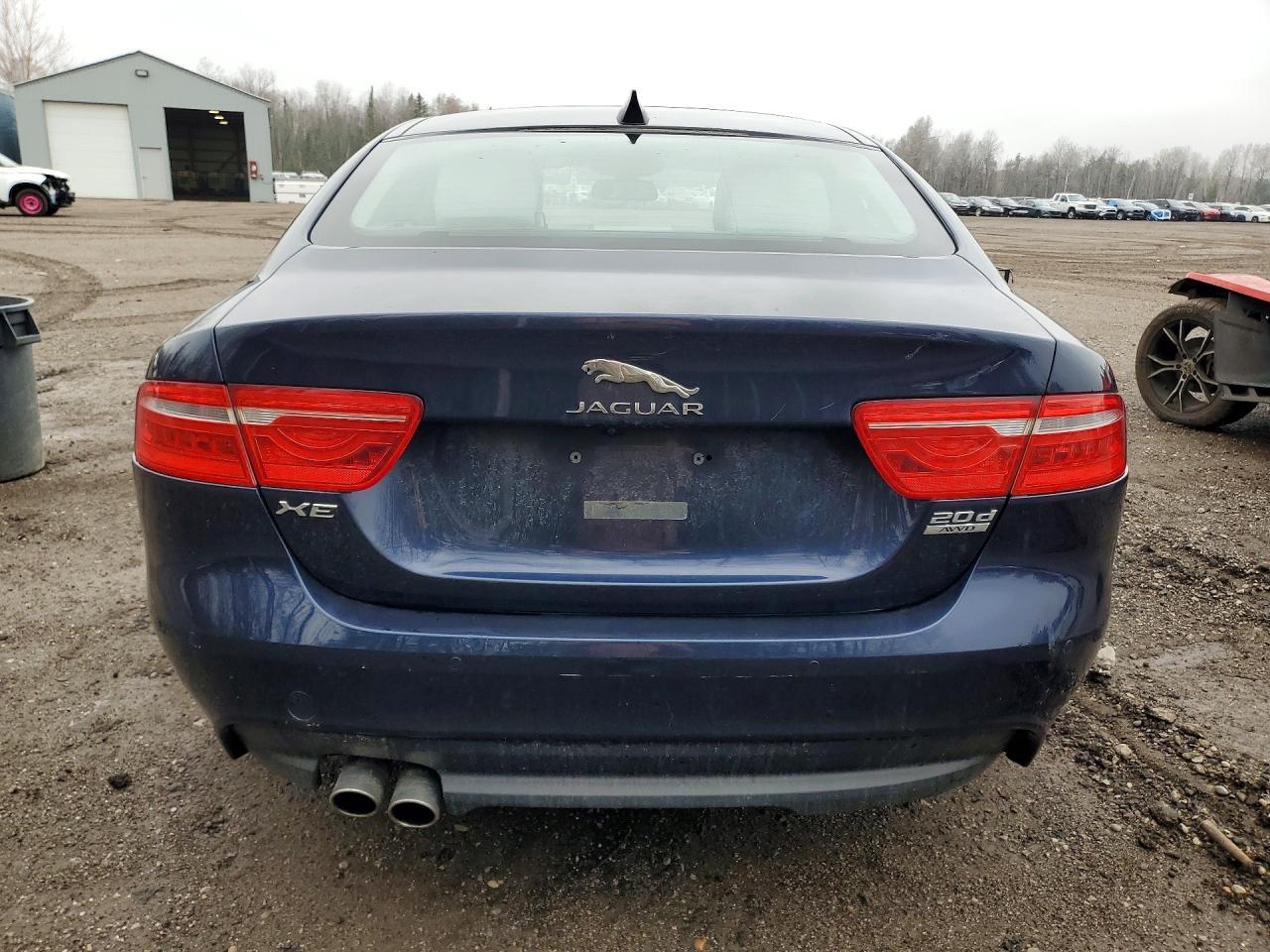 2017 Jaguar Xe Premium - Фото 6