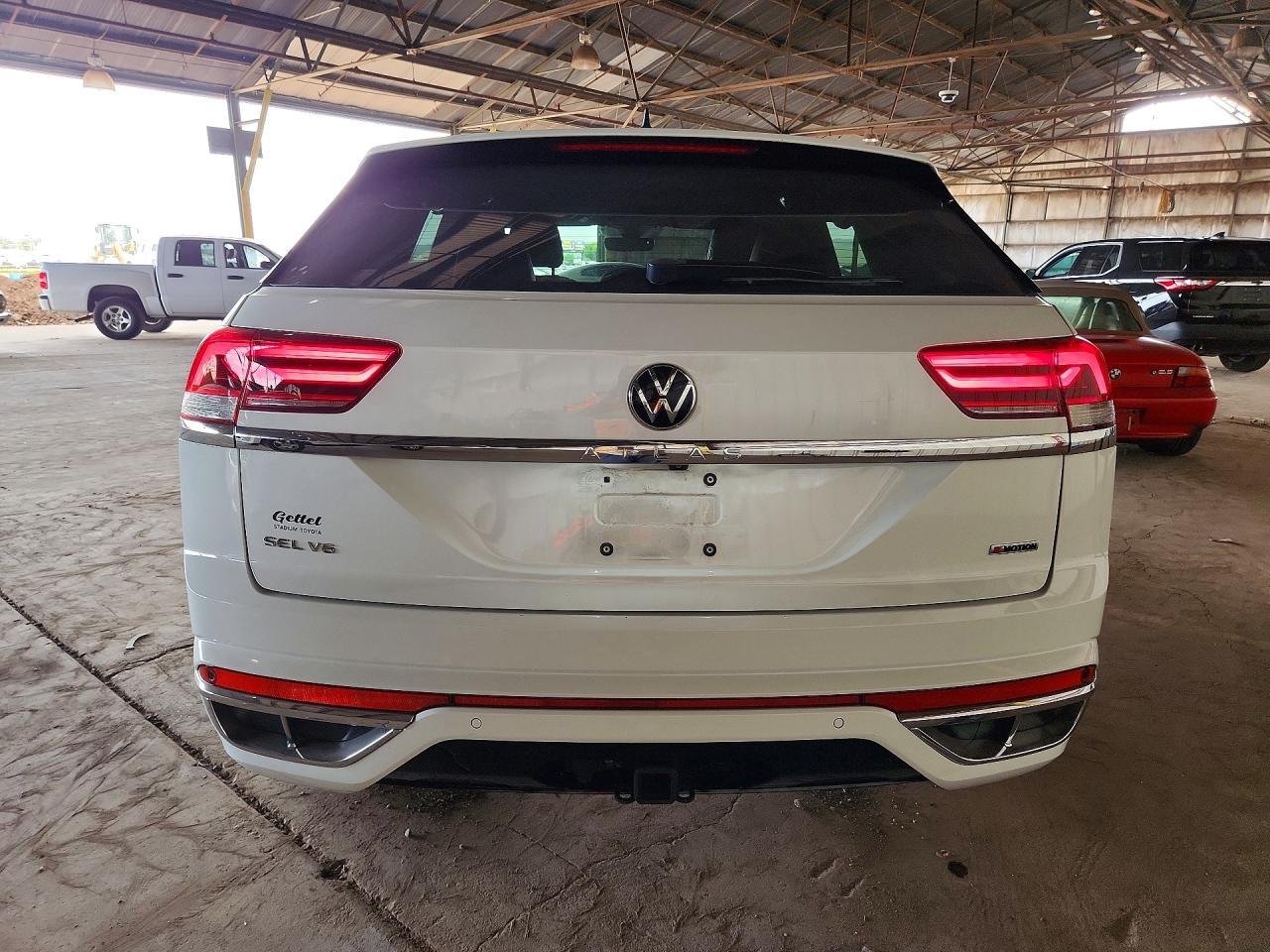 2022 Volkswagen Atlas Cross Sport Sel R-Line - Image 6