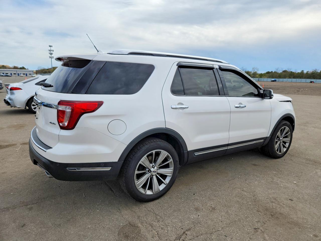 2018 Ford Explorer Limited - Image 3