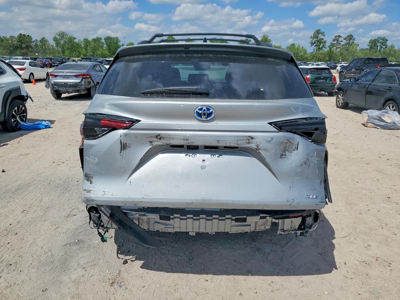 2025 Toyota Sienna Xle 8-Passenger - Фото 6
