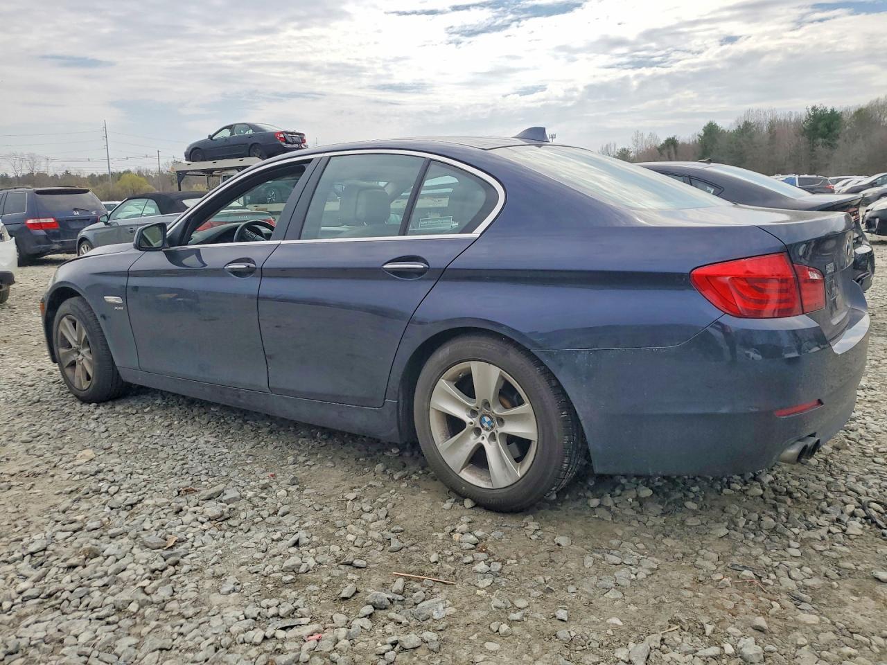2012 BMW 528 Xi - Image 2