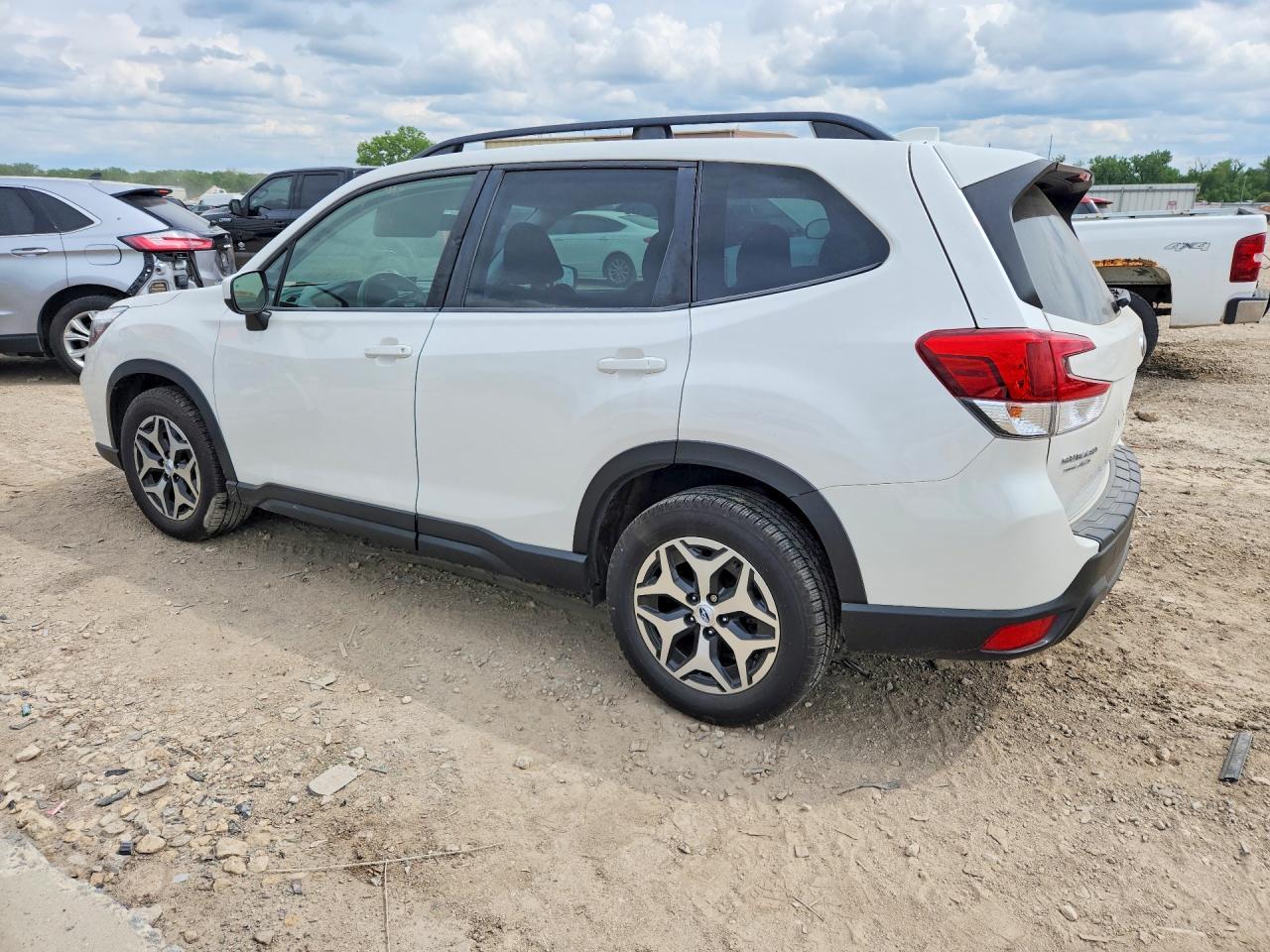 2021 Subaru Forester Premium - Фото 2