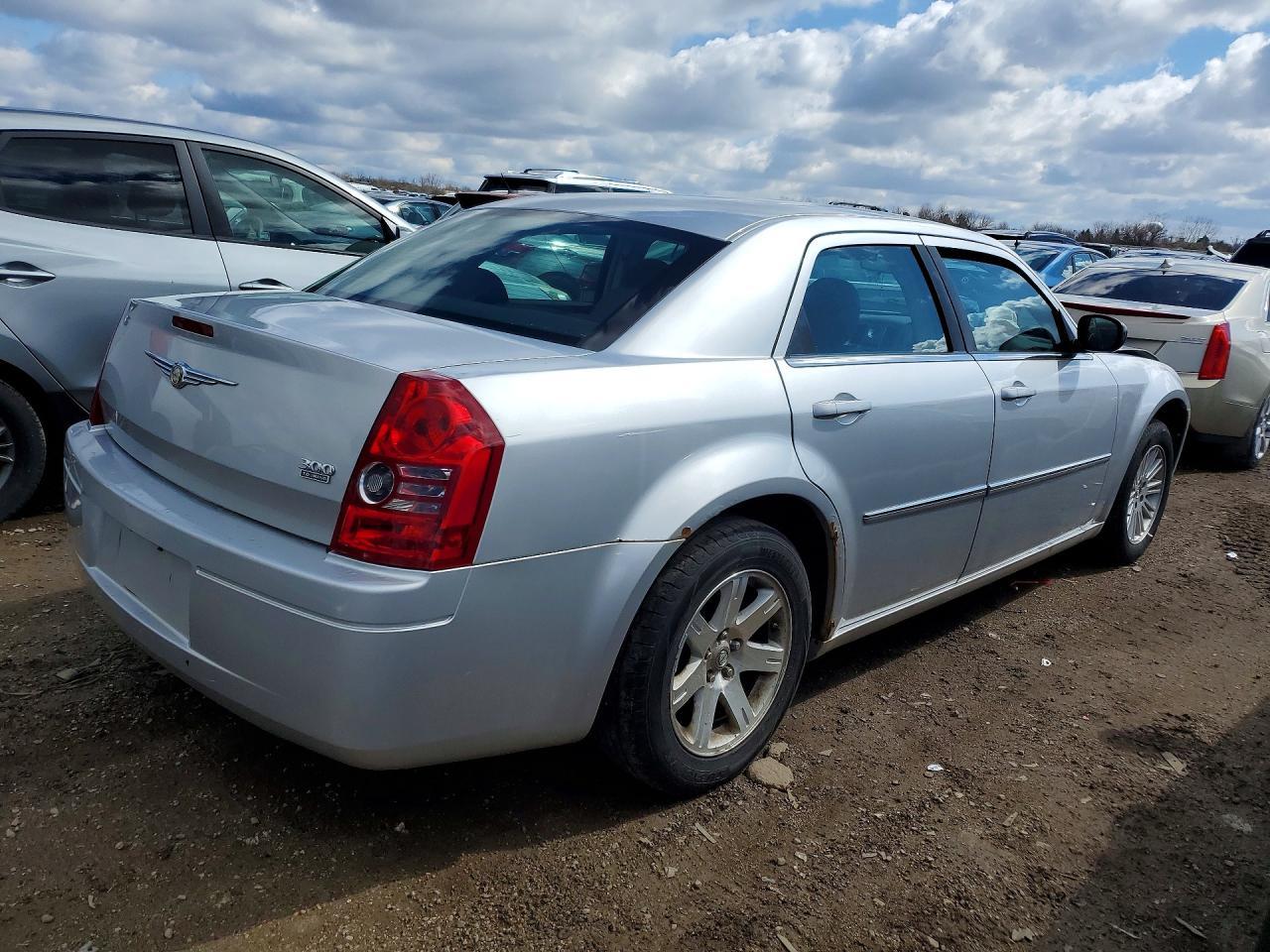 2009 Chrysler 300 Lx - Фото 3