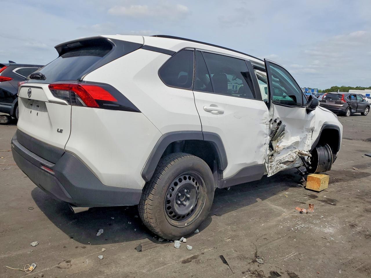 2020 Toyota Rav4 Le - Image 3