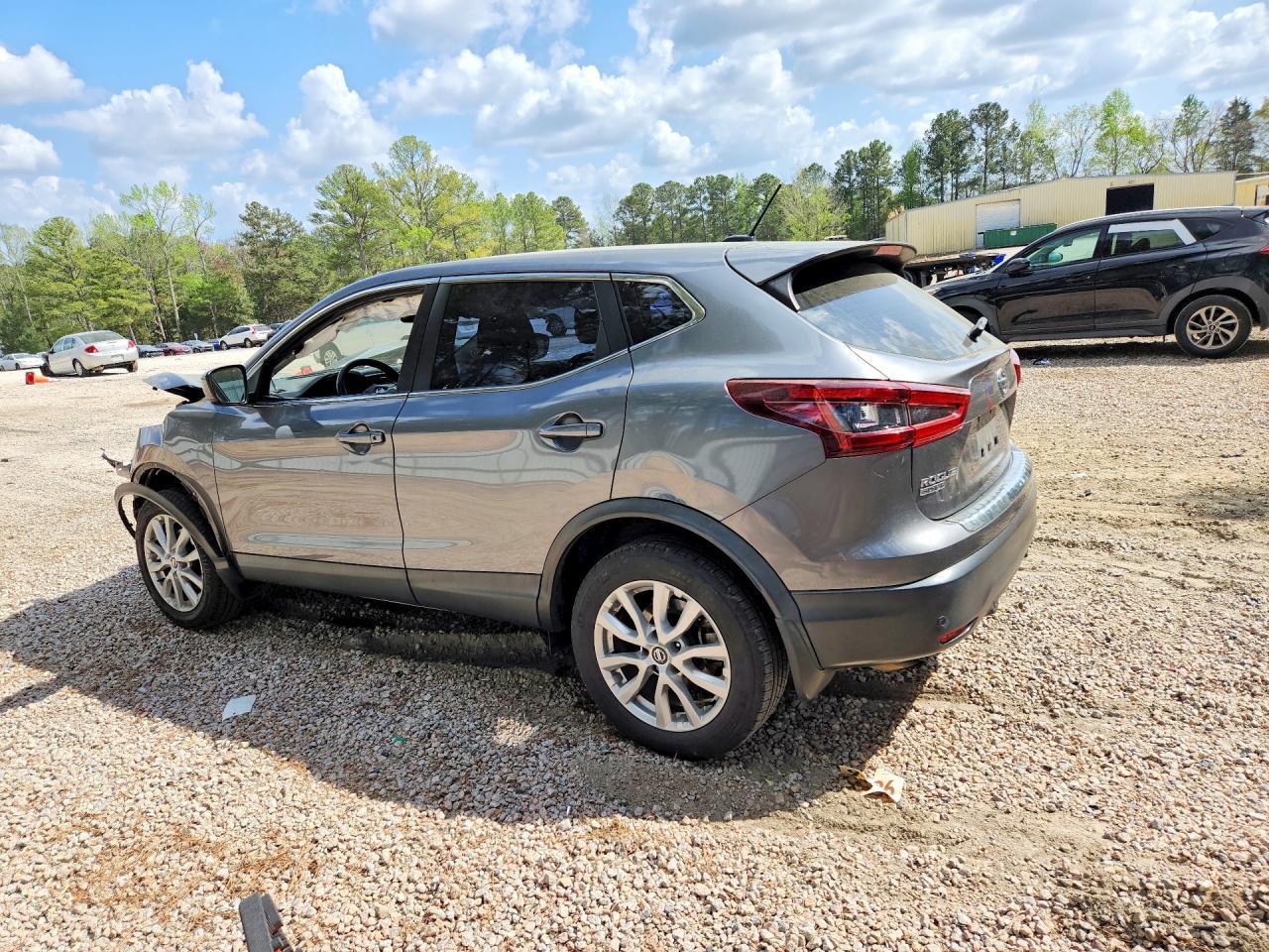 2021 Nissan Rogue Sport S - Image 2