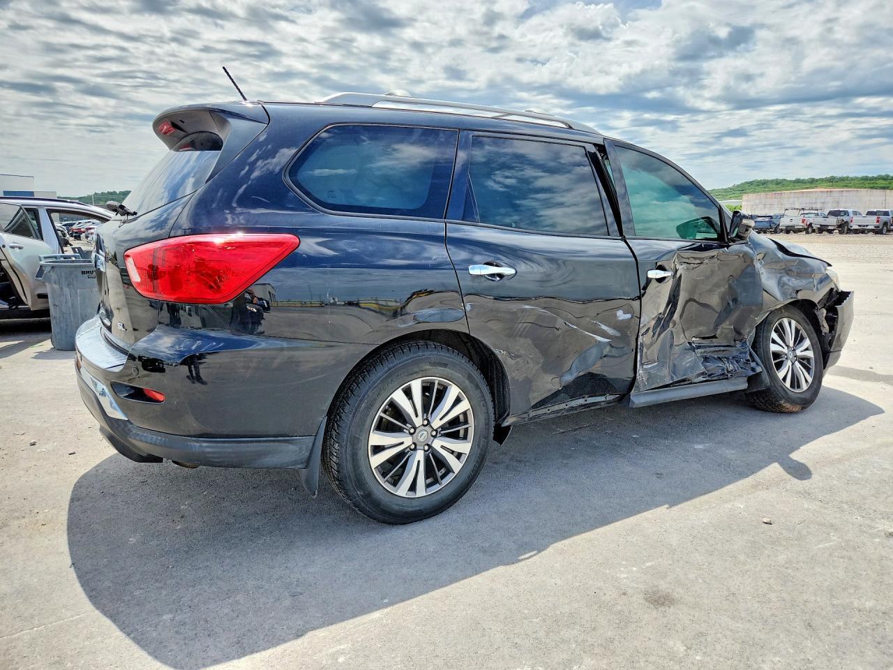 2017 Nissan Pathfinder Sl - Фото 3