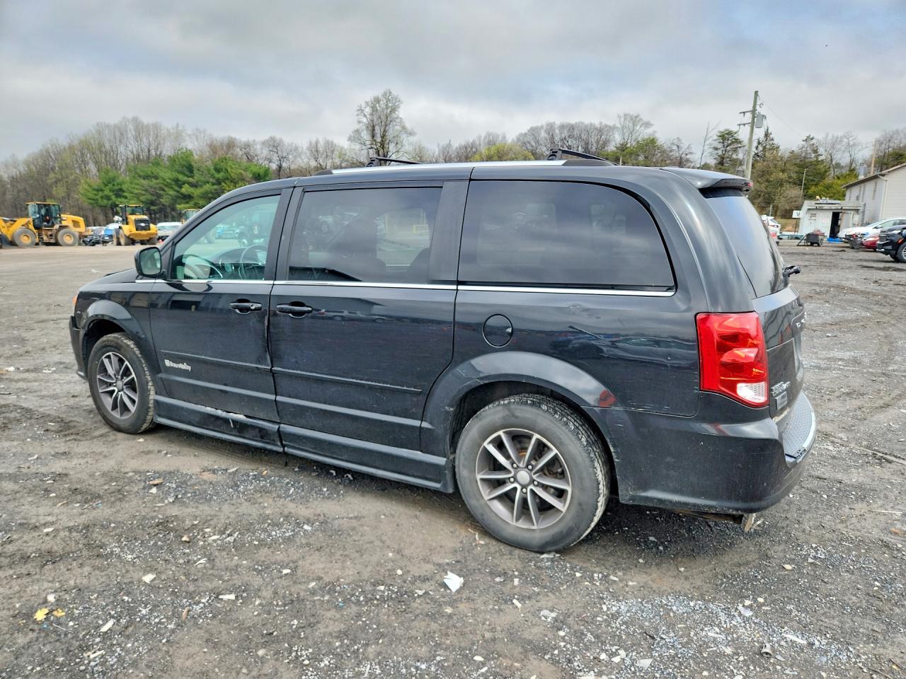 2017 Dodge Grand Caravan Sxt - Image 2