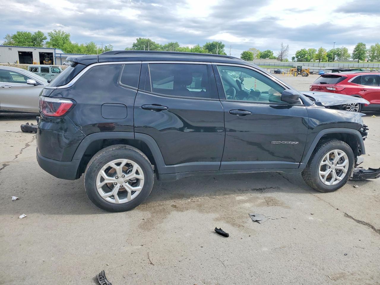 2024 Jeep Compass Latitude - Image 3
