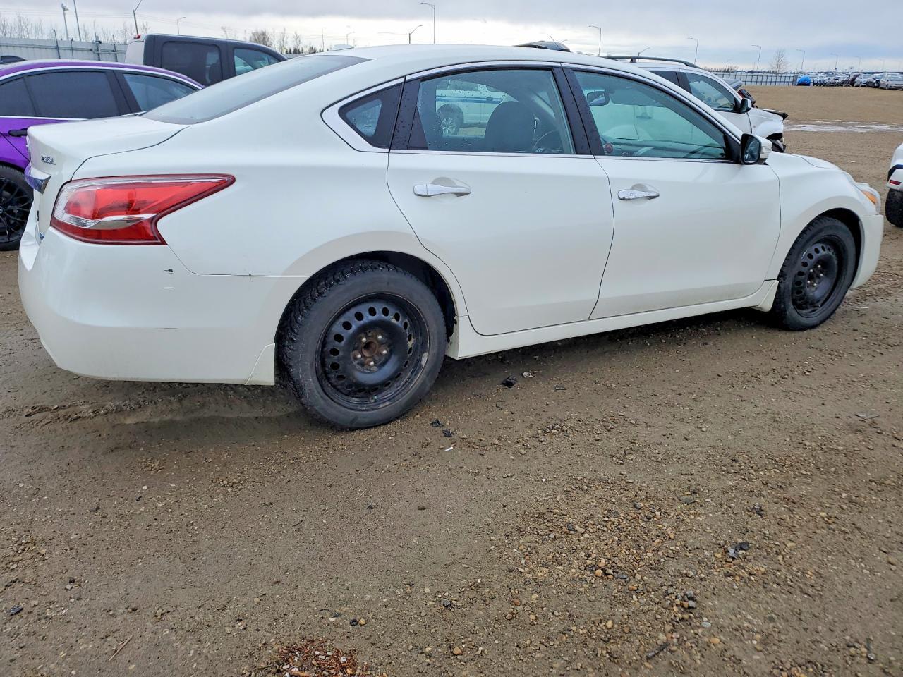 2013 Nissan Altima 2.5 S 4Dr - Image 3