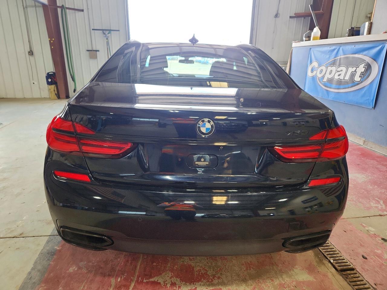 2017 BMW 750 Xi - Фото 6