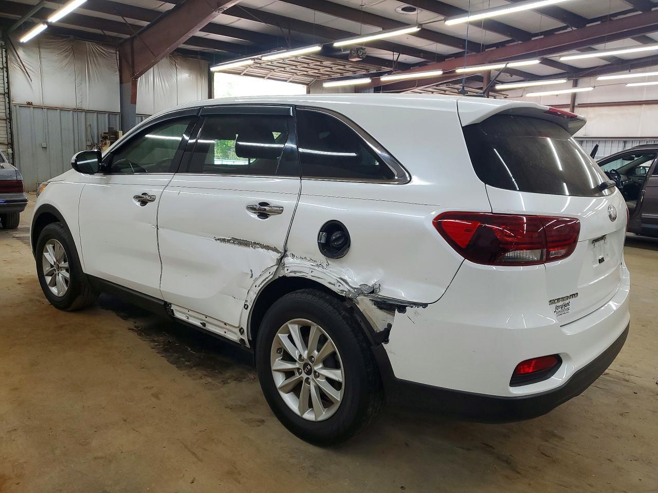 2019 Kia Sorento L - Image 2