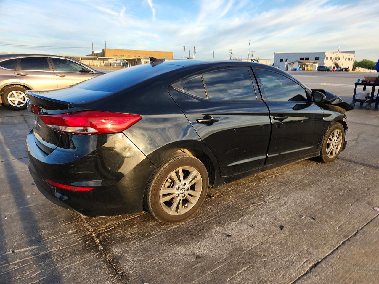 2018 Hyundai Elantra - Фото 3