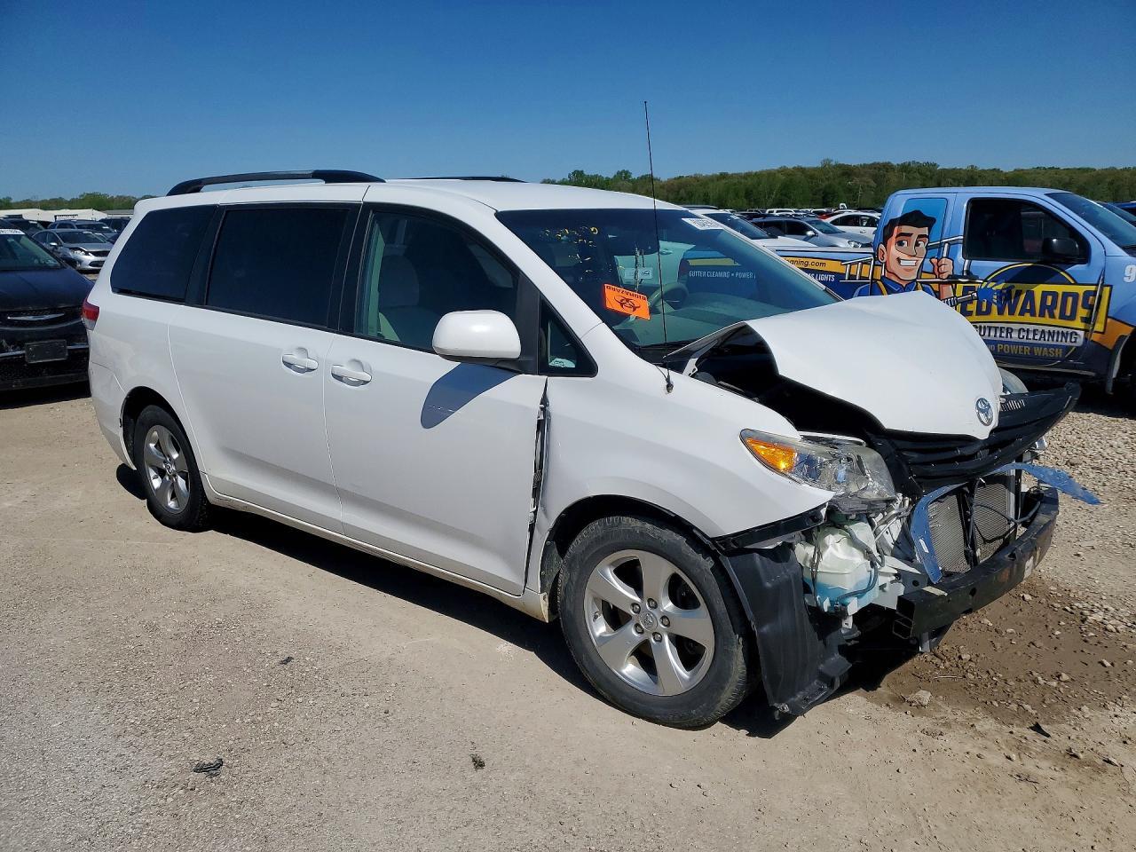 2014 Toyota Sienna Le - Фото 4