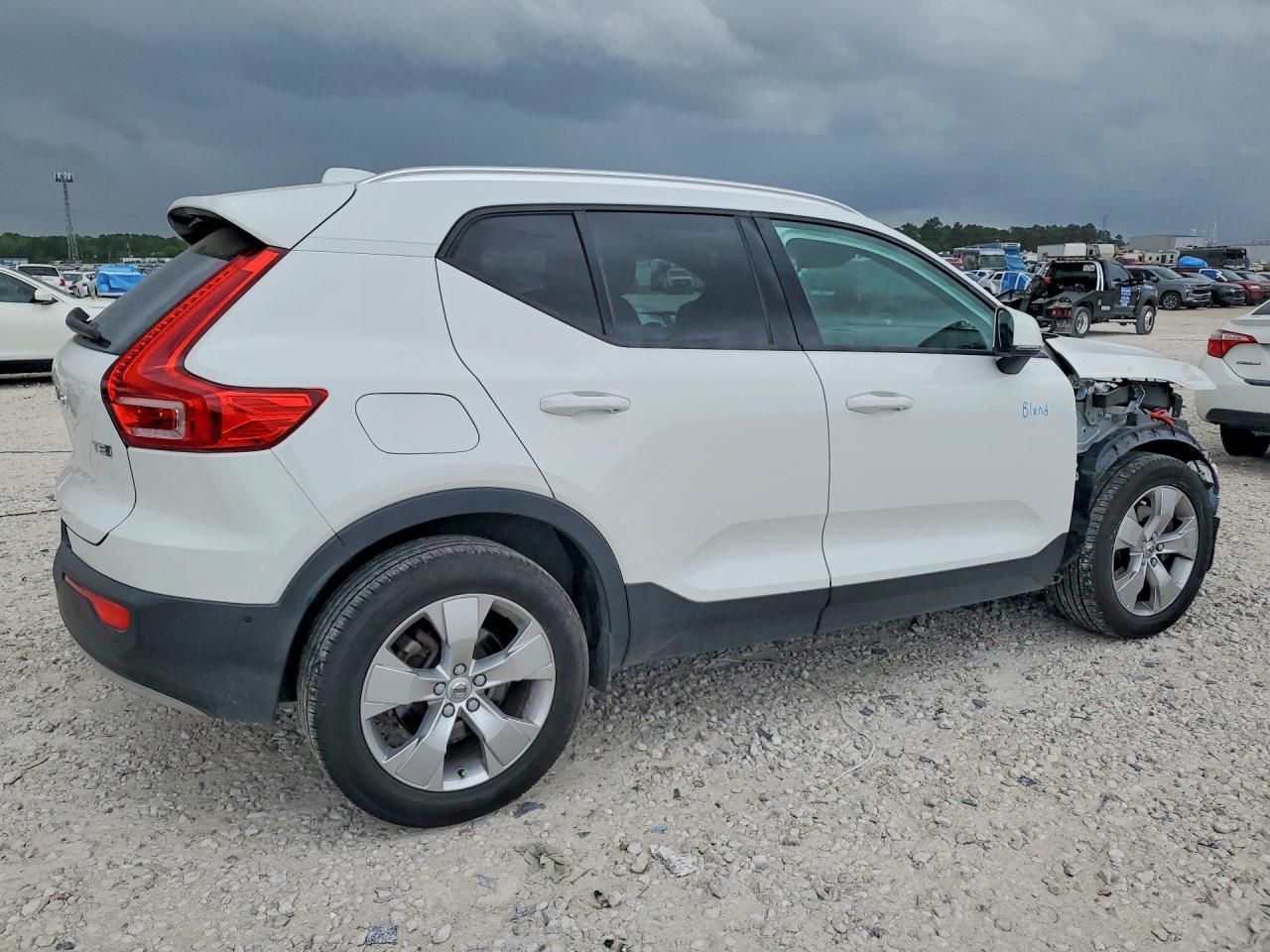 2019 Volvo Xc40 T5 Momentum - Фото 3