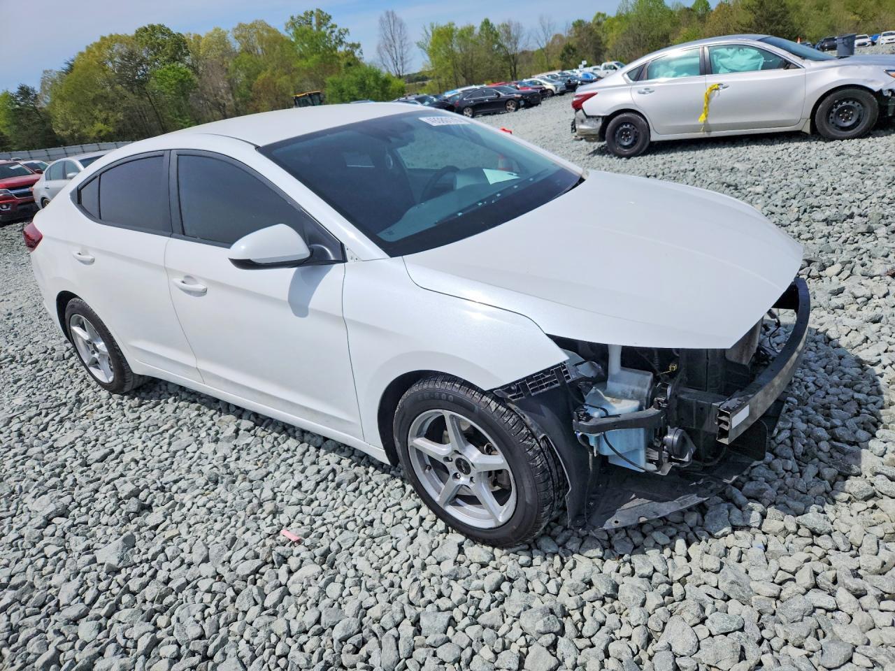 2020 Hyundai Elantra Se - Image 4