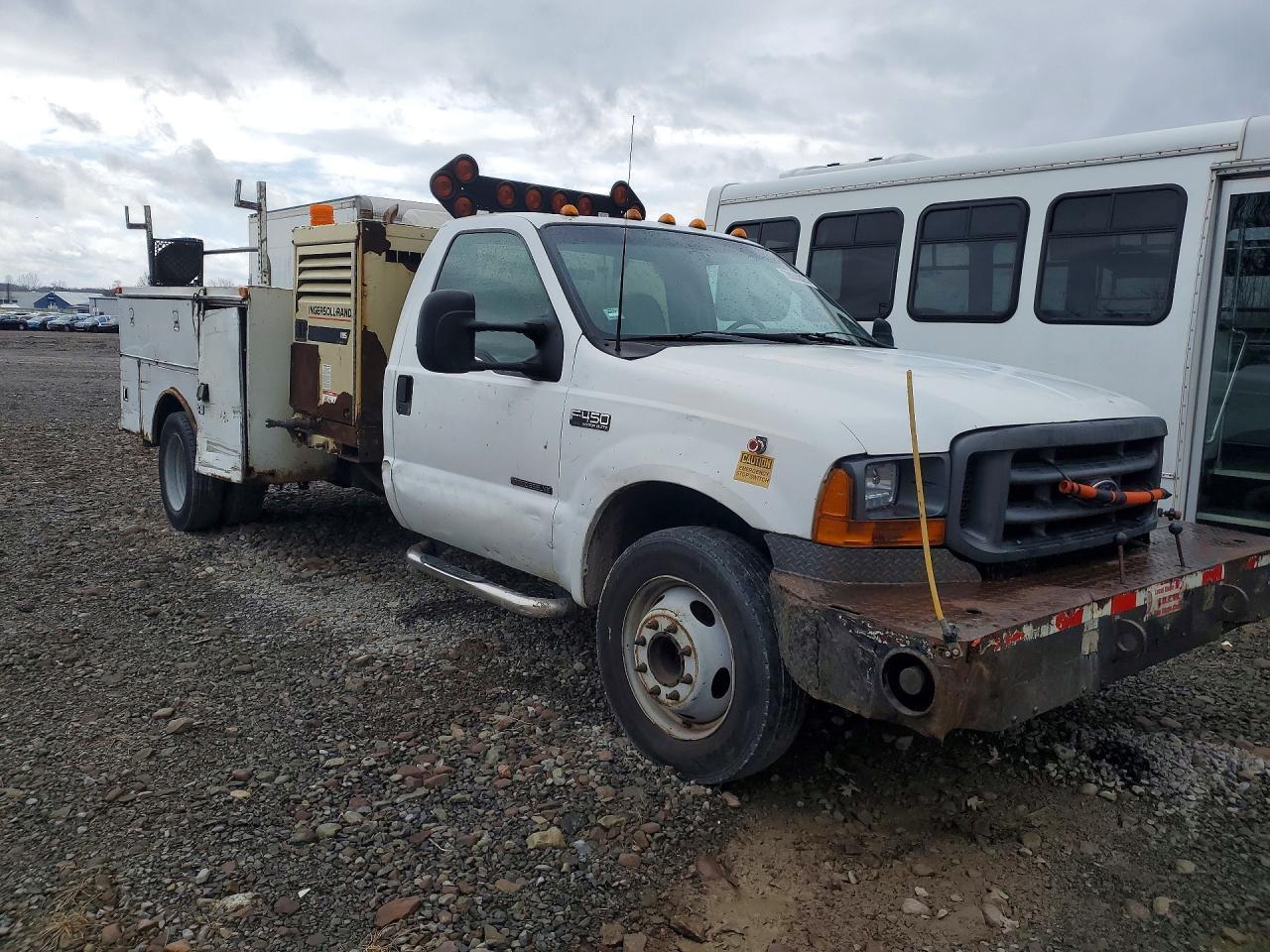 2000 Ford F450 Super Duty Utility / Service Truck - Image 4
