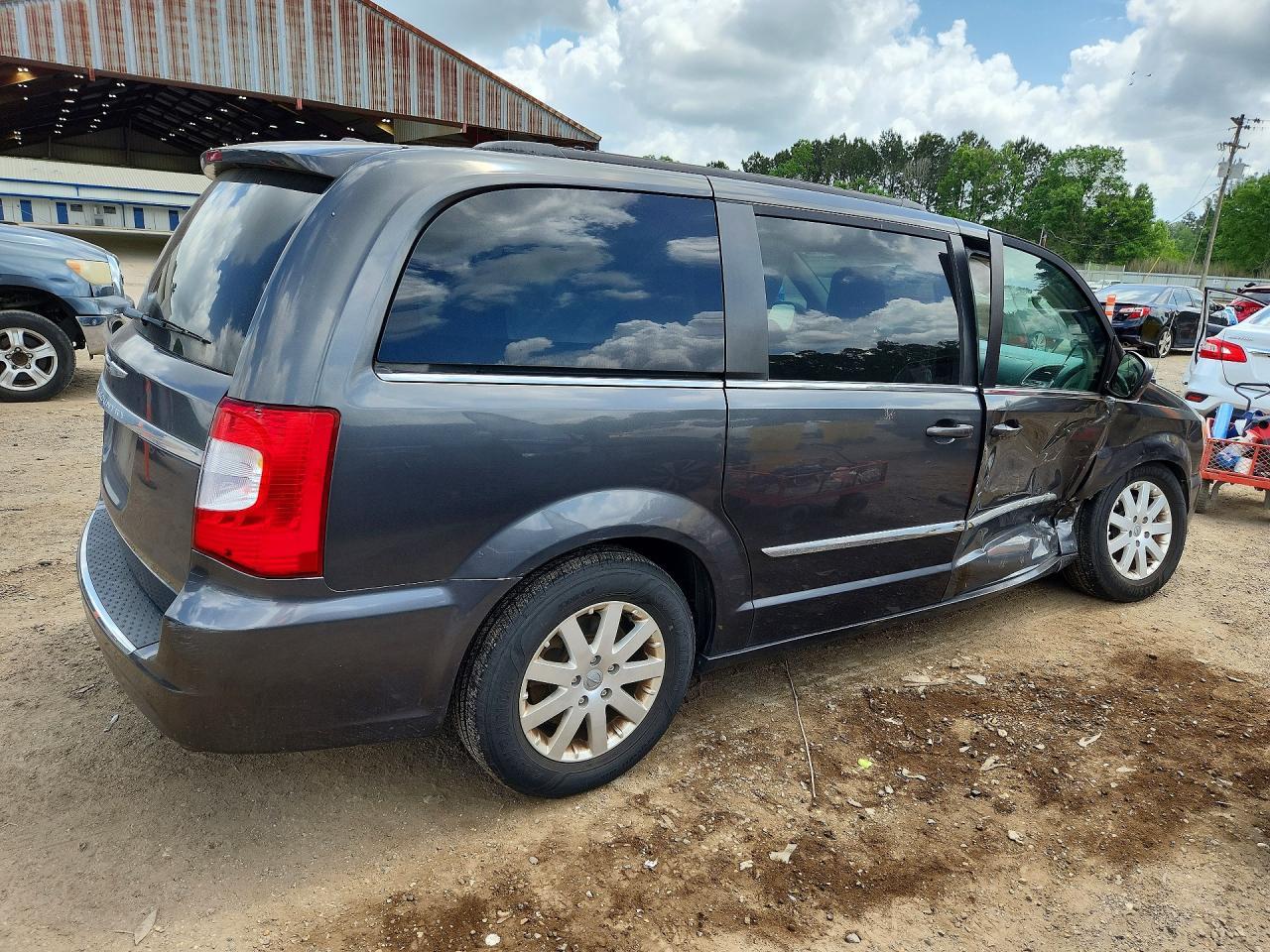 2016 Chrysler Town & Country Touring - Фото 3