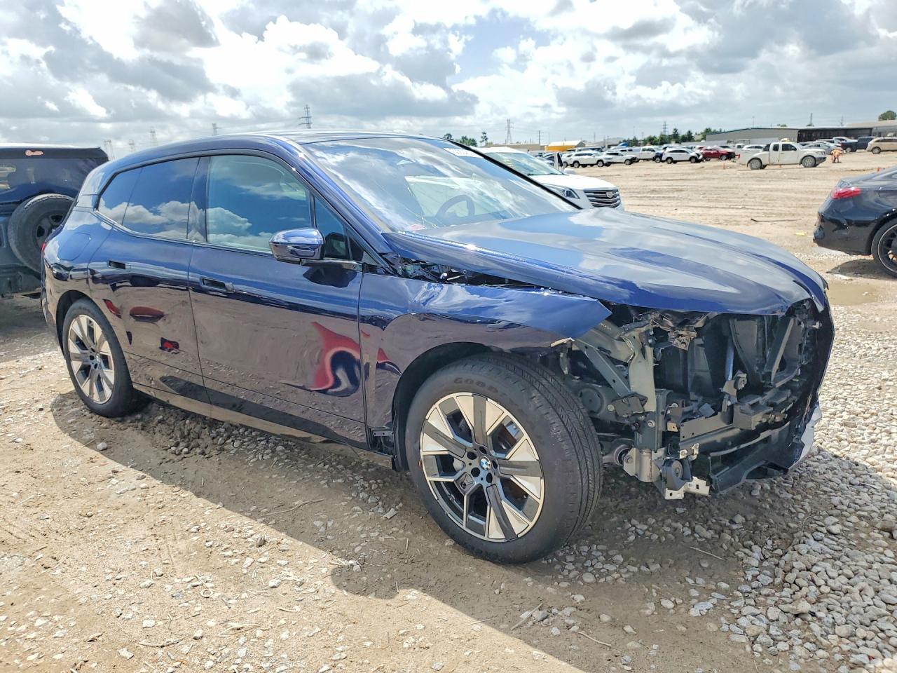 2026 BMW Ix xDrive45 - Фото 4