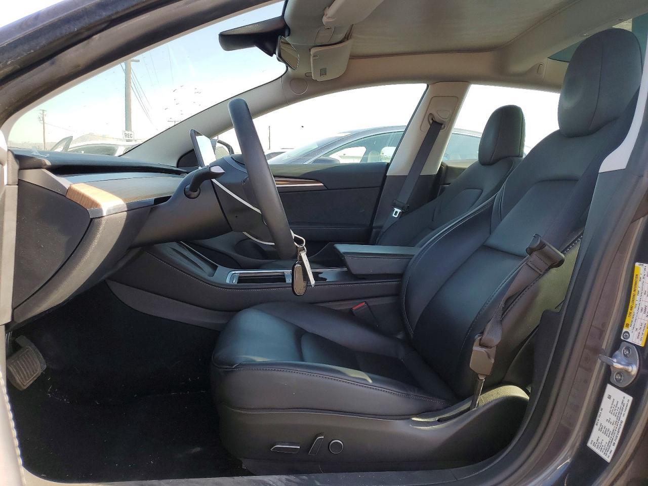 2023 Tesla Model 3 - Image 7